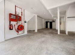 Sims Avenue (D14), Retail #592949321